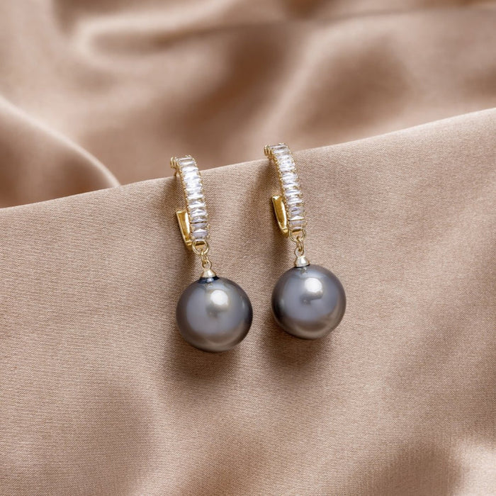 Luxurious pearl and zirconia earrings