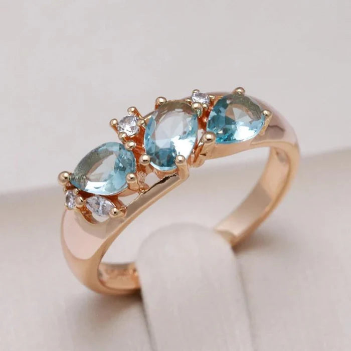 Ring with blue zirconia in gold