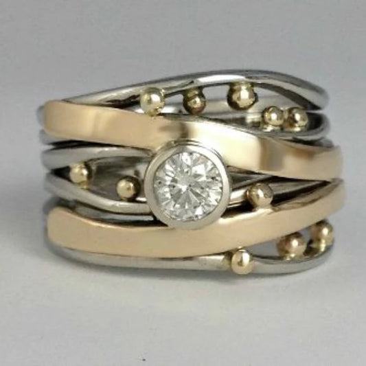 Ring with inlaid zirconia made of gold