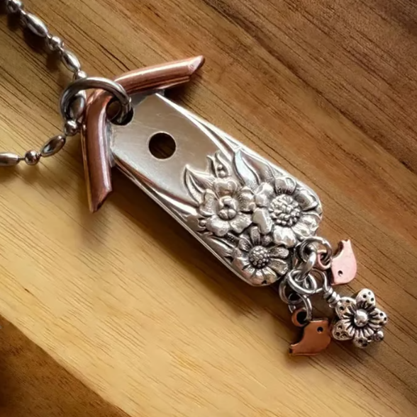 🔥✨The 1951 "Magnolia" Birdhouse Necklace