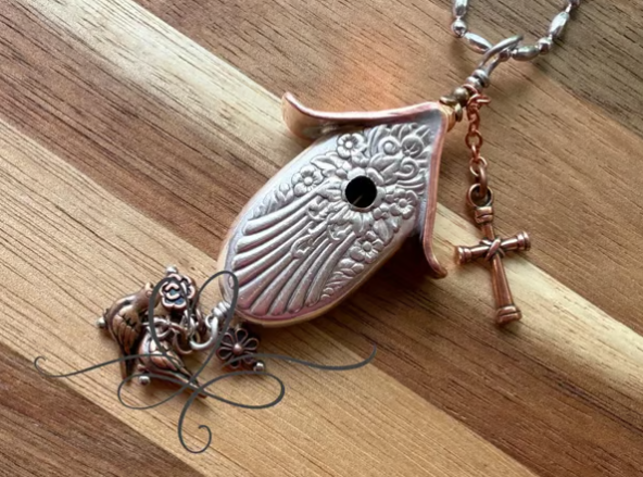 🔥✨The 1951 "Magnolia" Birdhouse Necklace