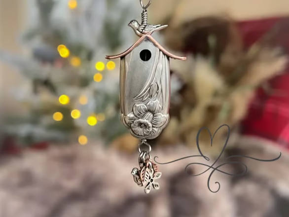 🔥✨The 1951 "Magnolia" Birdhouse Necklace