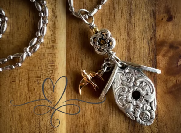🔥✨The 1951 "Magnolia" Birdhouse Necklace