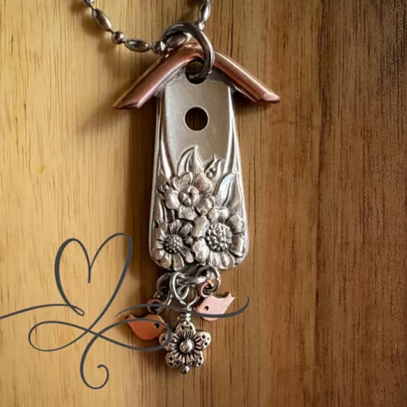 🔥✨The 1951 "Magnolia" Birdhouse Necklace